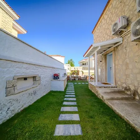 Alacati'da Saunali Jakuzili 빌라 *