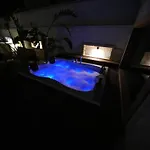 Alacati'da Saunali Jakuzili Vila