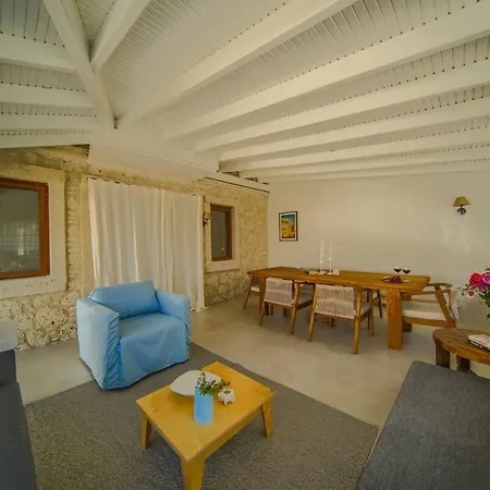 Alacati'da Saunali Jakuzili Villa Çeşme