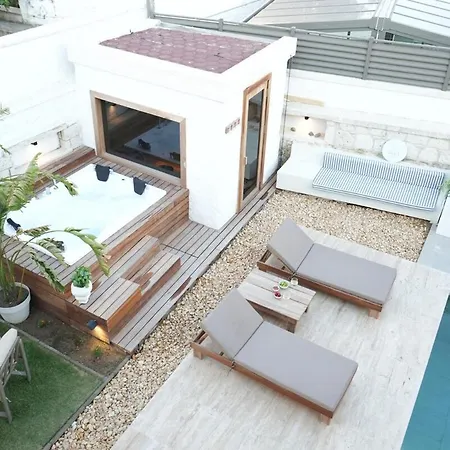 Alacati'da Saunali Jakuzili Villa Çeşme